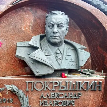 Почему памятники известным людям нужно ставить «всем миром»?
